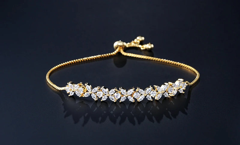 Pulseira Florescer - banhada a ouro amarelo ou platina com zircônias em forma de flores