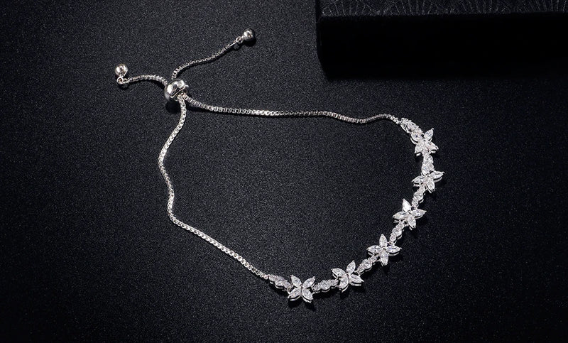 Pulseira Florescer - banhada a ouro amarelo ou platina com zircônias em forma de flores