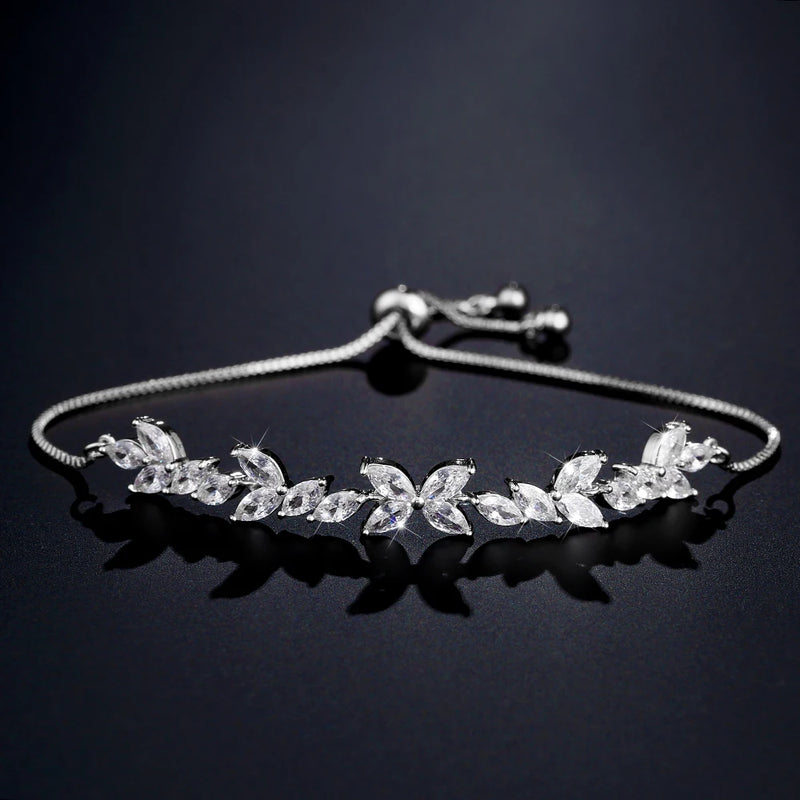 Pulseira Florescer - banhada a ouro amarelo ou platina com zircônias em forma de flores