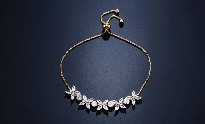Pulseira Florescer - banhada a ouro amarelo ou platina com zircônias em forma de flores